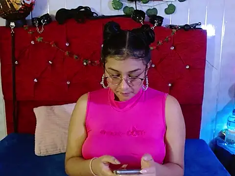 Snapshot of Emiily_Johamson chatting on 10-22-25, 01:49 Emiily Johamson online show from 10-22-25, 01:49