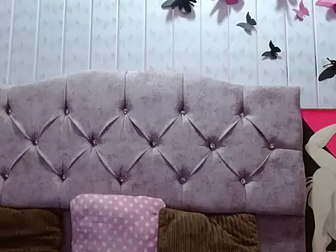Snapshot of Emiily_Johamson chatting on 09-16-25, 01:50 Emiily Johamson online show from 09-16-25, 01:50