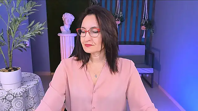 UnaTerra online show from 11-21-25, 05:06