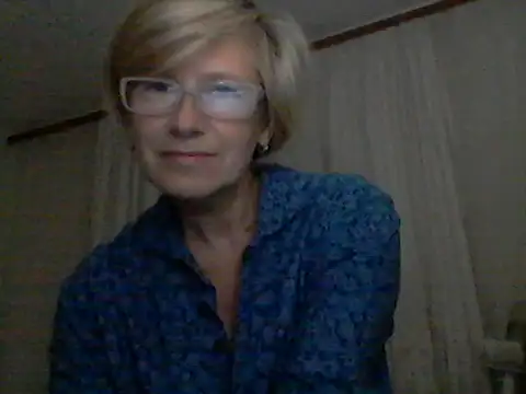 Snapshot of LucyLewisX chatting on 10-10-25, 08:09 LucyLewisX online show from 10-10-25, 08:09
