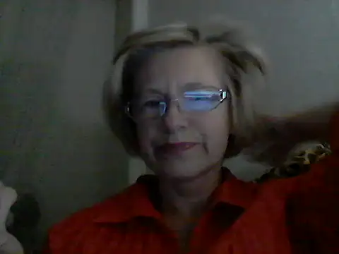 Snapshot of LucyLewisX chatting on 10-25-25, 09:04 LucyLewisX online show from 10-25-25, 09:04