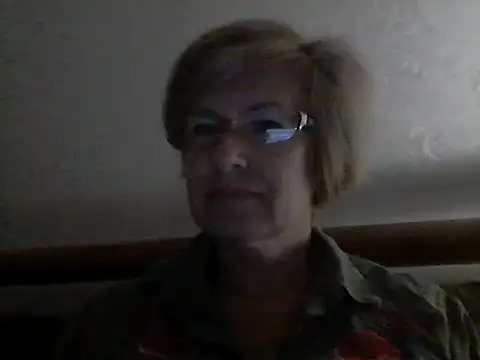 Snapshot of LucyLewisX chatting on 09-19-25, 07:40 LucyLewisX online show from 09-19-25, 07:40