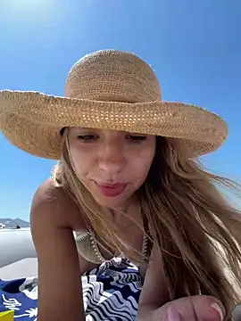 Snapshot of ItalianGirl chatting on 06-21-26, 12:33 ItalianGirl online show from 06-21-26, 12:33