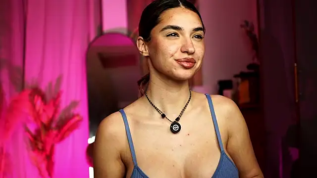 ItalianGirl online show from 04-15-26, 07:58