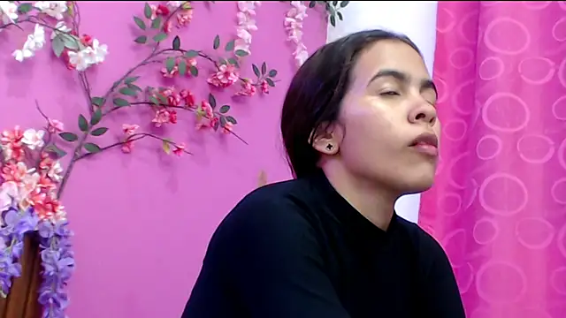 skinnysofia18 online show from 10-13-25, 01:02