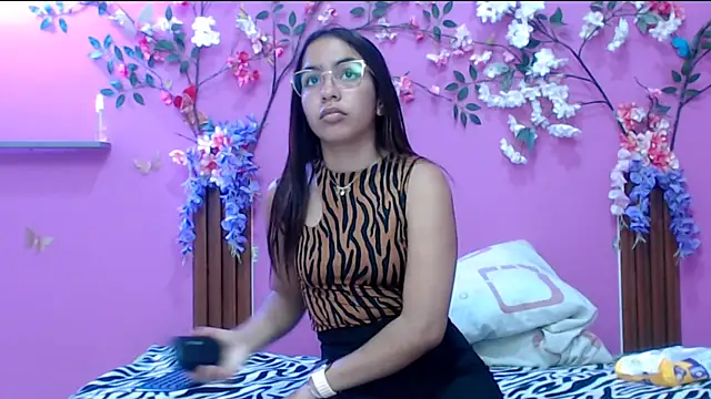 skinnysofia18 online show from 01-09-26, 01:18