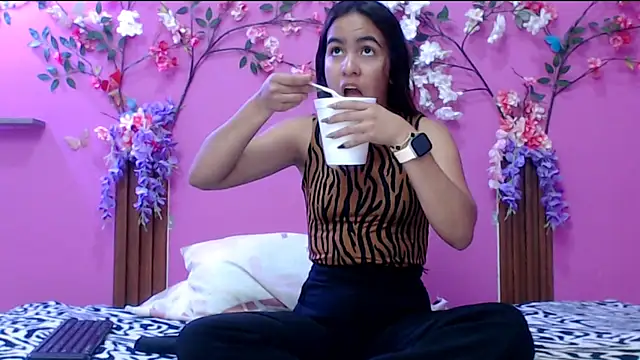 skinnysofia18 online show from 01-18-26, 01:25