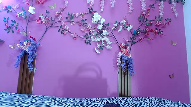 skinnysofia18 online show from 05-15-26, 12:52
