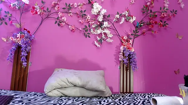 skinnysofia18 online show from 05-11-26, 01:56