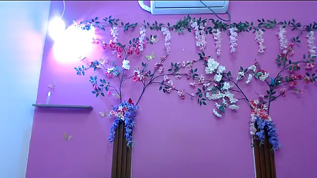 skinnysofia18 online show from 04-26-26, 01:41