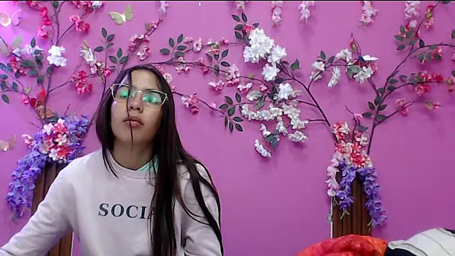 skinnysofia18 online show from 12-01-25, 01:12