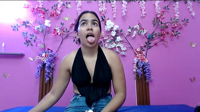 skinnysofia18 online show from 05-08-26, 01:26