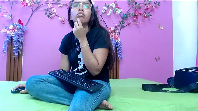 skinnysofia18 online show from 04-23-26, 01:46