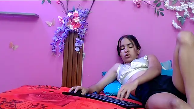 skinnysofia18 online show from 09-27-25, 01:39