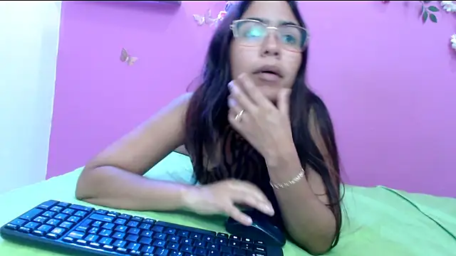 skinnysofia18 online show from 04-25-26, 02:25