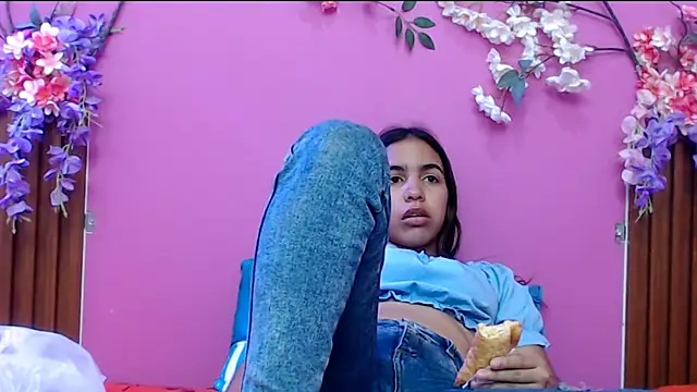 skinnysofia18 online show from 09-13-25, 01:11