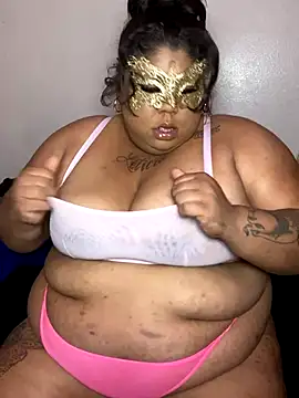 Snapshot of BlaxicanaMami chatting on 10-10-25, 01:06 BlaxicanaMami online show from 10-10-25, 01:06