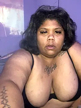 Snapshot of BlaxicanaMami chatting on 10-16-25, 04:32 BlaxicanaMami online show from 10-16-25, 04:32