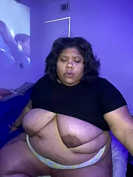 Snapshot of BlaxicanaMami chatting on 10-16-25, 07:33 BlaxicanaMami online show from 10-16-25, 07:33