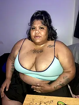 Snapshot of BlaxicanaMami chatting on 10-11-25, 06:03 BlaxicanaMami online show from 10-11-25, 06:03