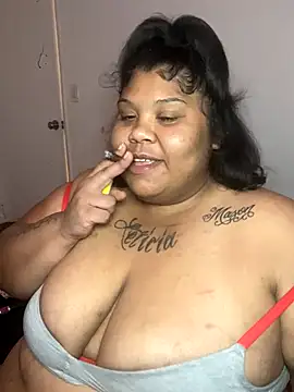 Snapshot of BlaxicanaMami chatting on 10-07-25, 04:35 BlaxicanaMami online show from 10-07-25, 04:35