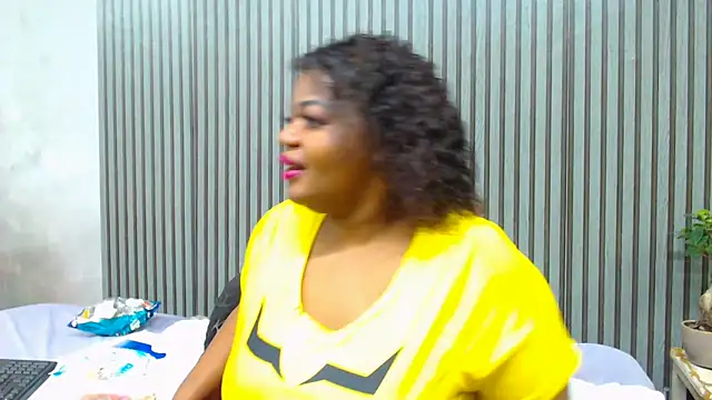 ROYALASS25 online show from 05-08-26, 02:43