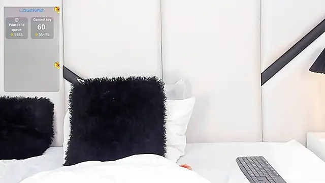 Snapshot of XimenaCosta chatting on 06-30-26, 12:38 XimenaCosta online show from 06-30-26, 12:38
