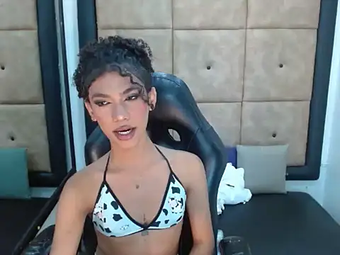 Penelopee Rouse online show from 11-13-25, 03:38