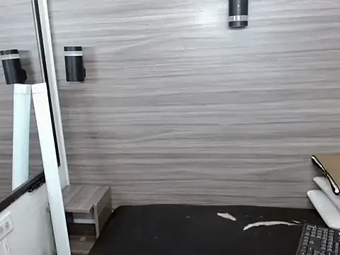 Penelopee Rouse online show from 12-17-25, 07:52