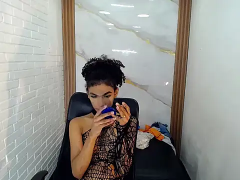 Penelopee Rouse online show from 10-16-25, 08:17