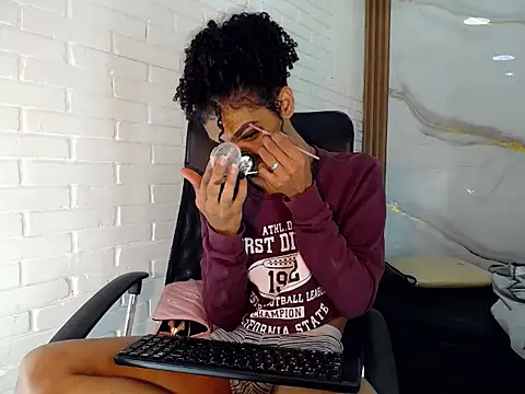 Penelopee Rouse online show from 09-25-25, 08:04