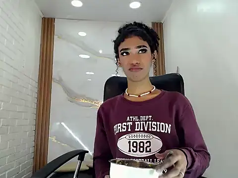 Penelopee Rouse online show from 10-06-25, 07:36