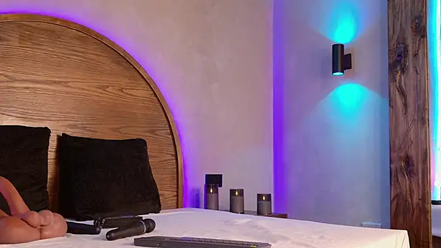 Meganreed  online show from 12-18-25, 04:11