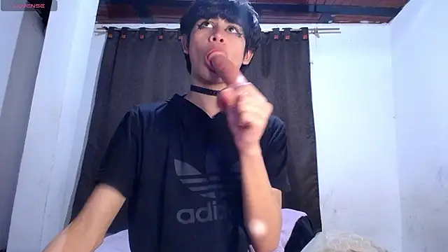 DaraKat18 online show from 12-14-25, 08:09