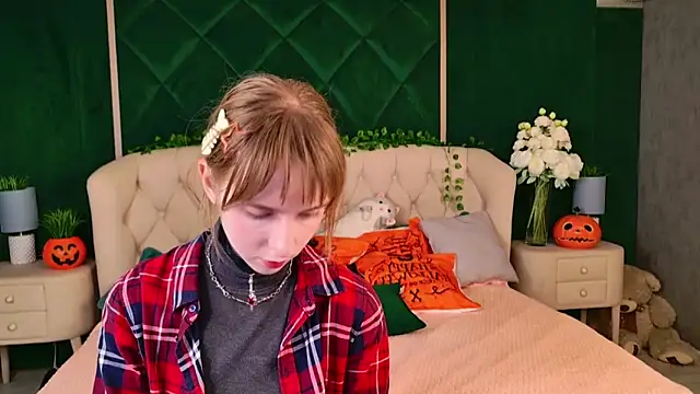 Beverly Gomes online show from 10-21-25, 03:33