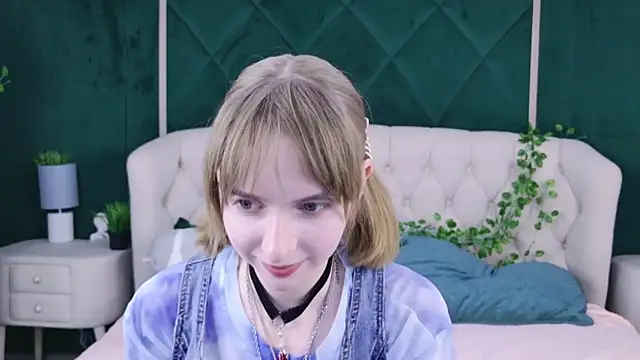 Beverly Gomes online show from 11-08-25, 04:21