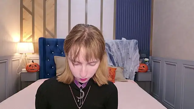 Beverly Gomes online show from 10-25-25, 03:45