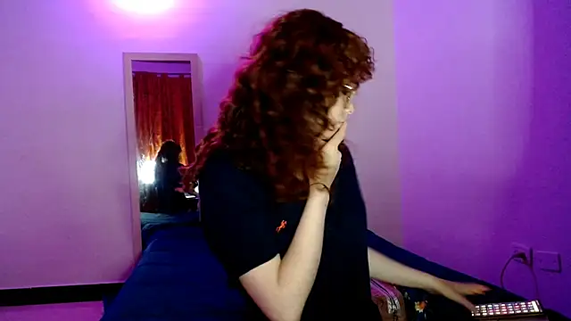 Snapshot of Myrosieposy chatting on 12-23-25, 01:38 Myrosieposy online show from 12-23-25, 01:38