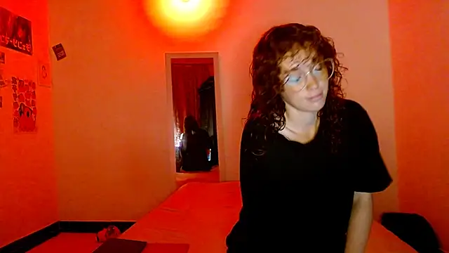 Snapshot of Myrosieposy chatting on 12-20-25, 02:14 Myrosieposy online show from 12-20-25, 02:14