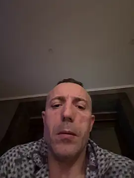 Snapshot of ruberofre chatting on 12-21-25, 02:24 ruberofre online show from 12-21-25, 02:24