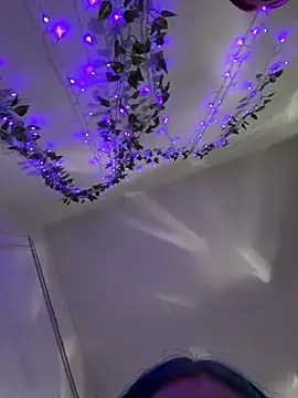 LaylaKutiex online show from 04-14-26, 12:37