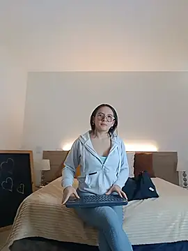 Bella Sumers online show from 07-06-26, 03:47