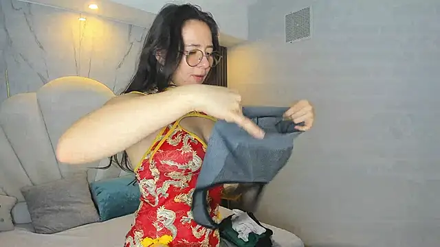Bella Sumers online show from 06-30-26, 03:34