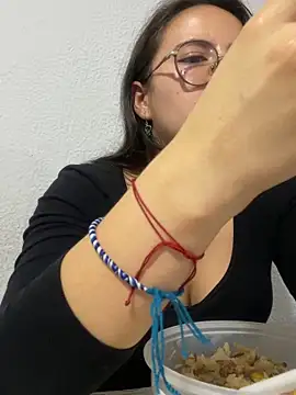 Bella Sumers online show from 05-15-26, 06:17