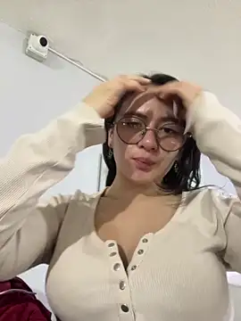 Bella Sumers online show from 04-15-26, 06:23