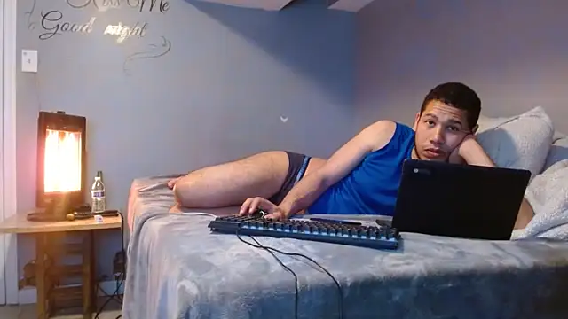 Snapshot of skiner222asd chatting on 04-14-26, 04:50 skiner222asd online show from 04-14-26, 04:50