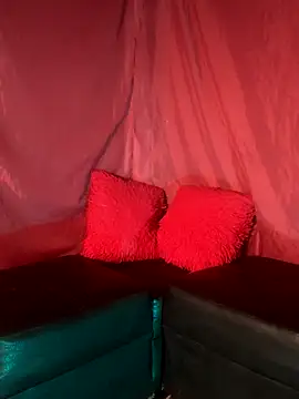 Dark chanel online show from 10-25-25, 04:44