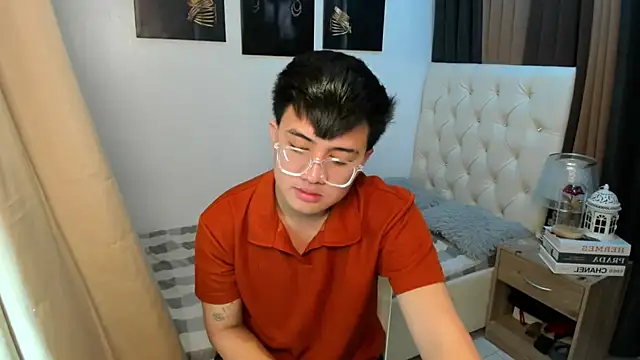 Snapshot of KentAivan chatting on 10-17-25, 04:53 KentAivan online show from 10-17-25, 04:53