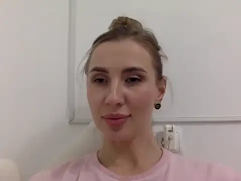 Snapshot of Alveryn chatting on 10-31-25, 06:37 Alveryn online show from 10-31-25, 06:37