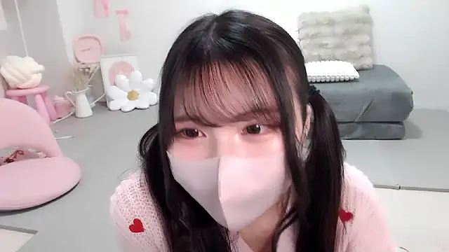 Snapshot of moka-neko chatting on 02-18-26, 01:29 moka-neko online show from 02-18-26, 01:29